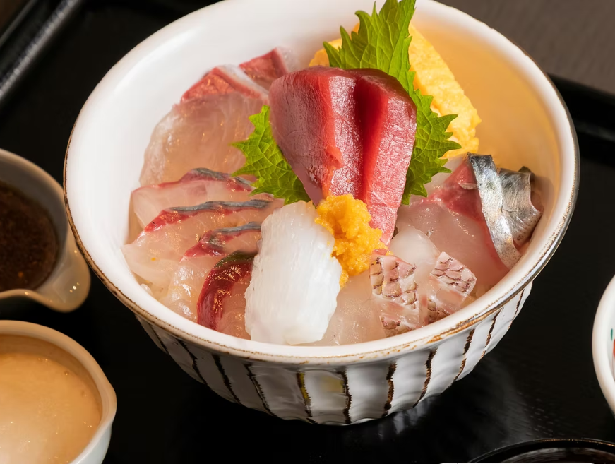 海鮮丼　魚○亜紗